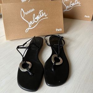 CHRISTIAN LOUBOUTIN PARIS - LILOU FLAT NAPPA / RING - BLACK SANDLES - SIZE 37